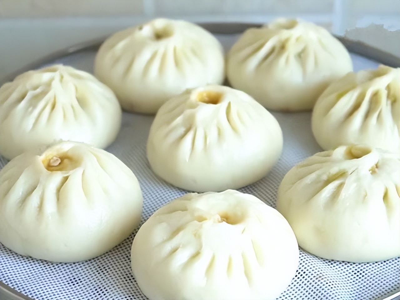 蒸包子提前发面是大错！教你一招，又白又松软不塌陷，一次成功