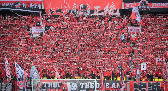 成都凤凰山看球的气氛,外地人来凤凰山看球