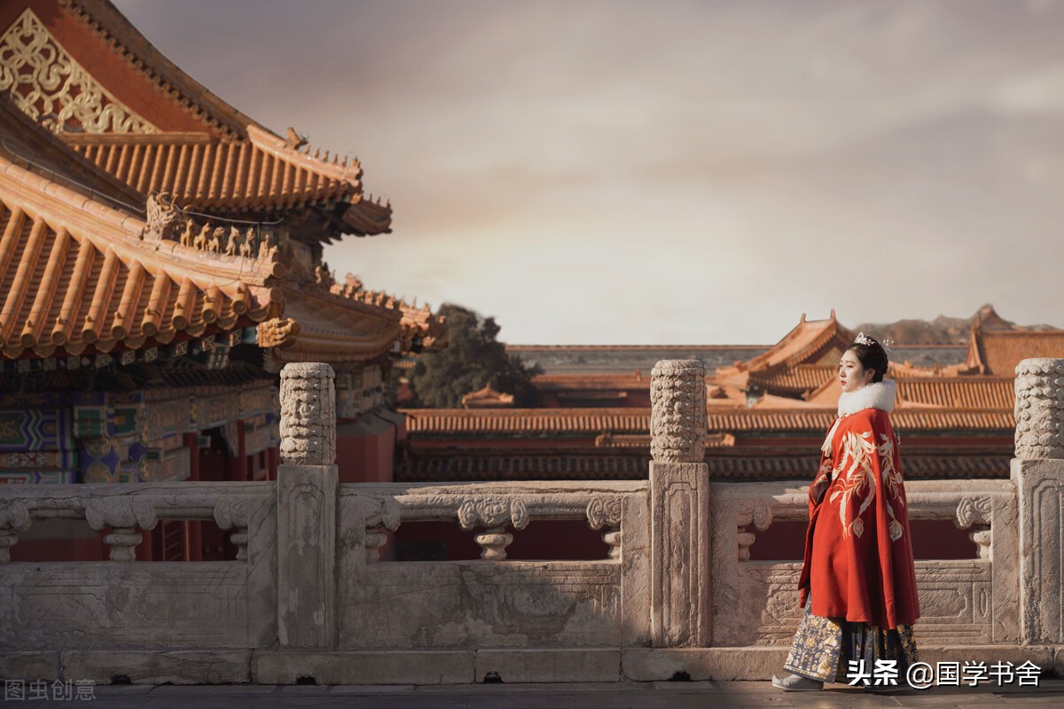 不再固执于自己的成见而顺应自然,避开偏见