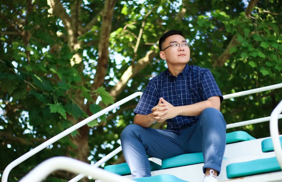 金秋送爽喜迎八方学子丹桂飘香,金秋时分迎双节丹桂飘香结良缘