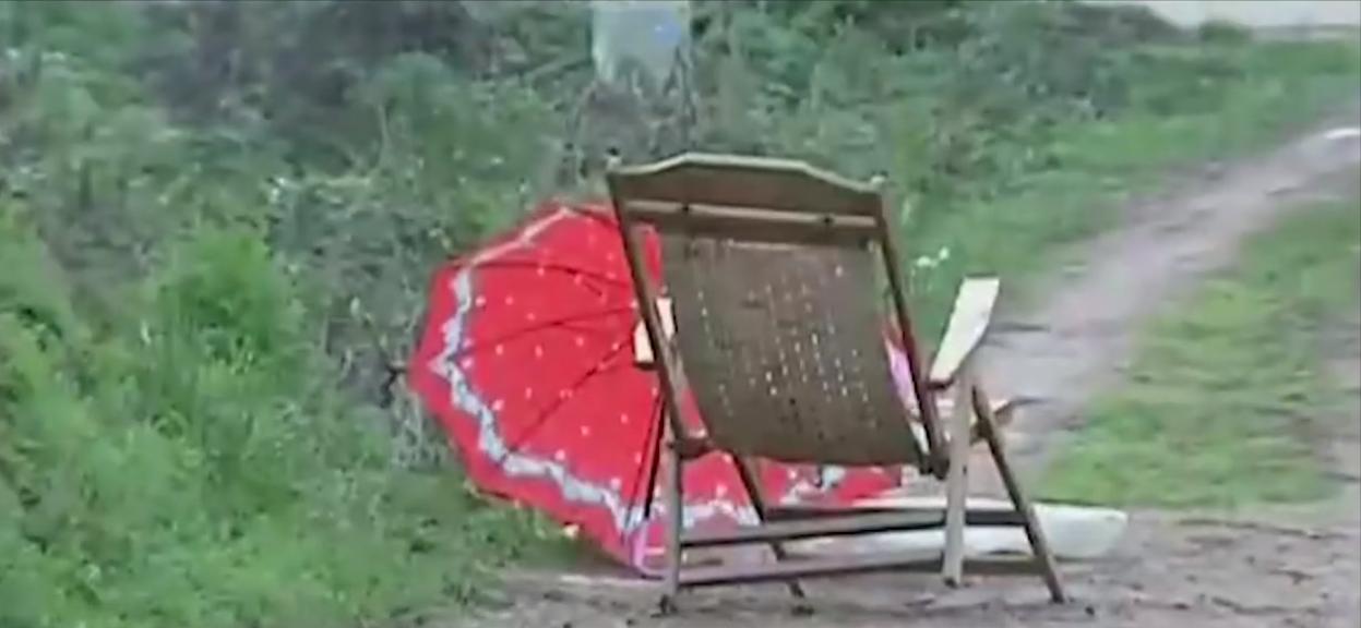 湖南88岁老太喝药自杀，三儿子围看等老人咽气，放话她早该死了!