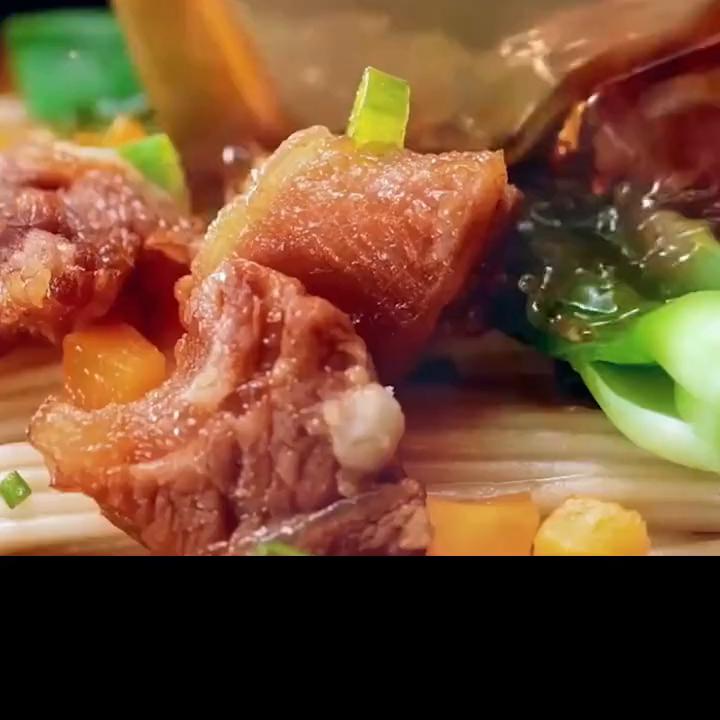 卖面条年赚3亿，裂变1000家门店。五爷拌面只用了一步#商业模式