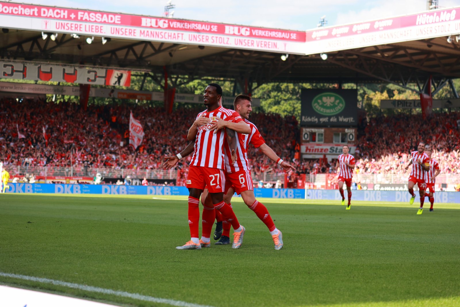 3三年自由转会加盟，本赛季他德甲独造7球，还入选了巴约最佳阵容