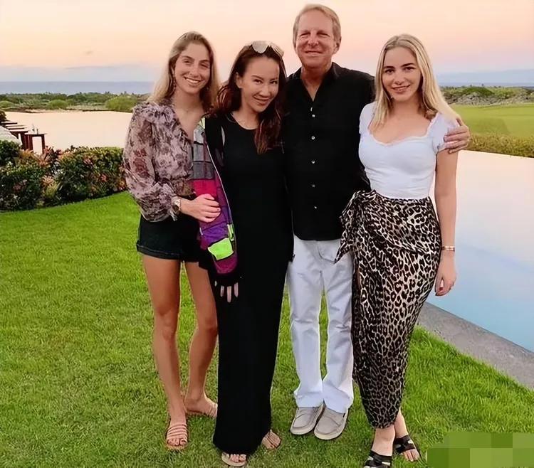 李玟笑容背后藏着无奈与心酸,李玟怀念李玟