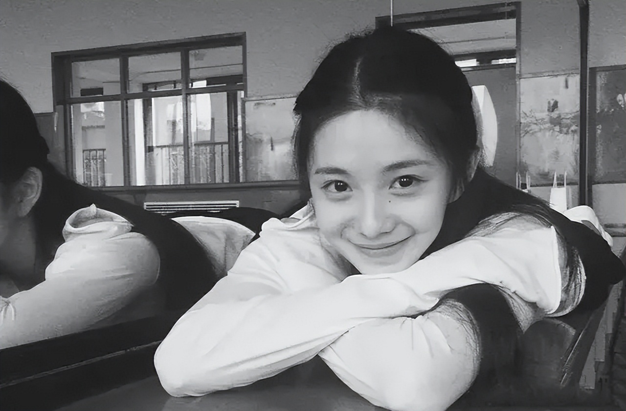 国民妹妹张子枫演技备受大众认可,演技派四小花旦张子枫