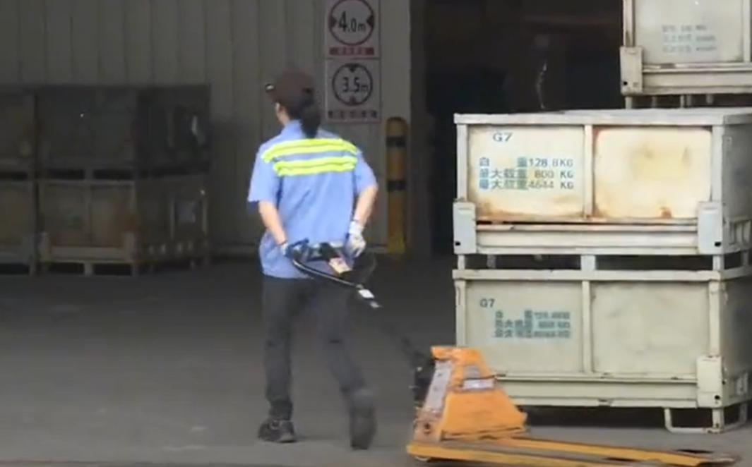 丈夫办公室恋情曝光,老公出轨女子办公室恋情曝光