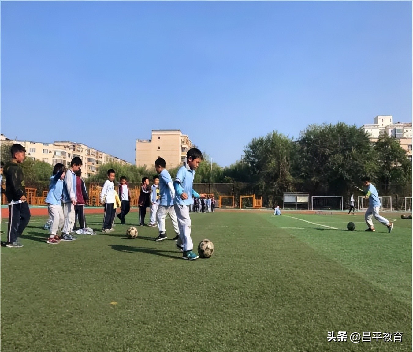 校园足球比赛踢出世界杯氛围,大学校园世界杯期间的足球文化