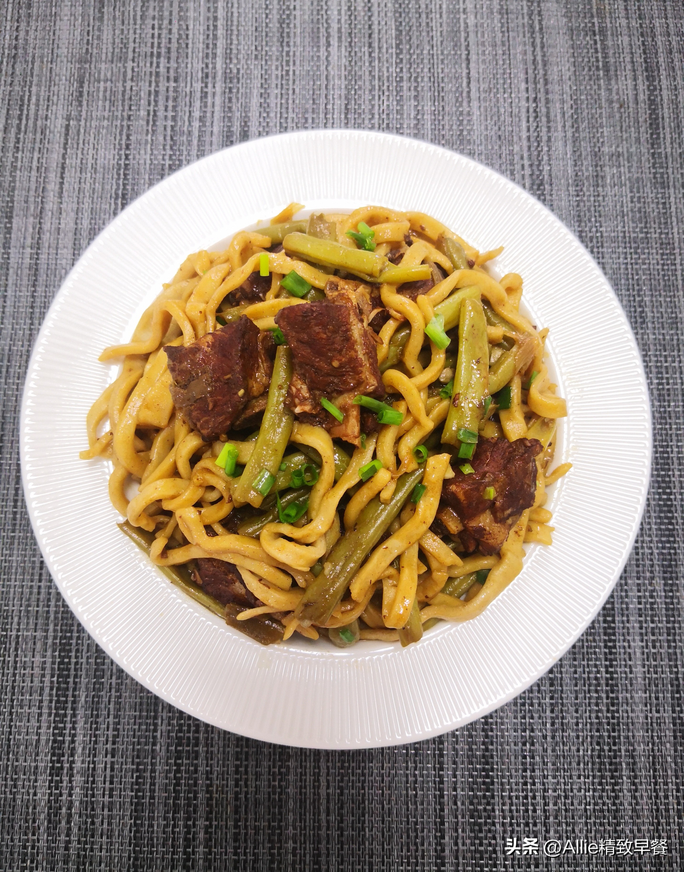 砂锅焖面老是粘锅怎么回事,豆角土豆西红柿焖面不会粘锅