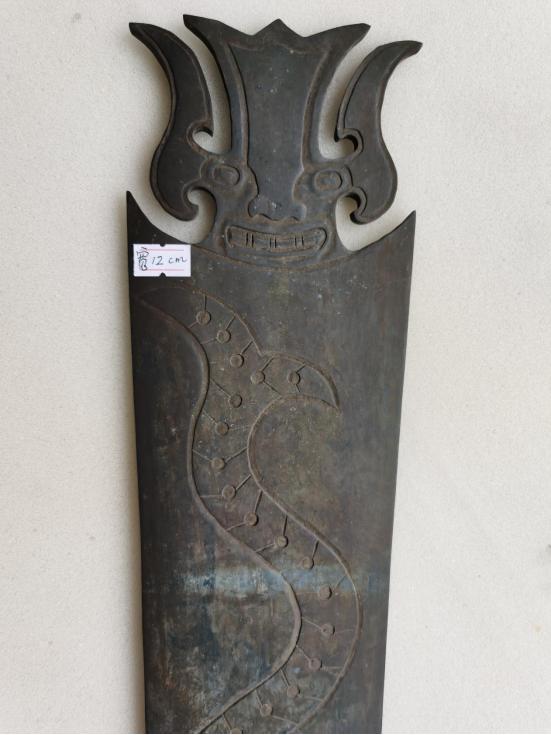 民间收藏的古蜀玉璧图片,馆藏老玉紫水晶玉琮