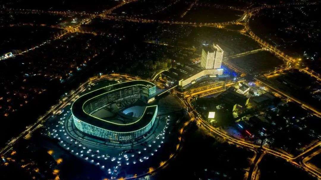 张近东背面,张近东是否回归