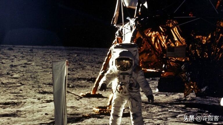 九死一生的阿波罗登月计划，实验中死亡三人，阿姆斯特朗差点牺牲