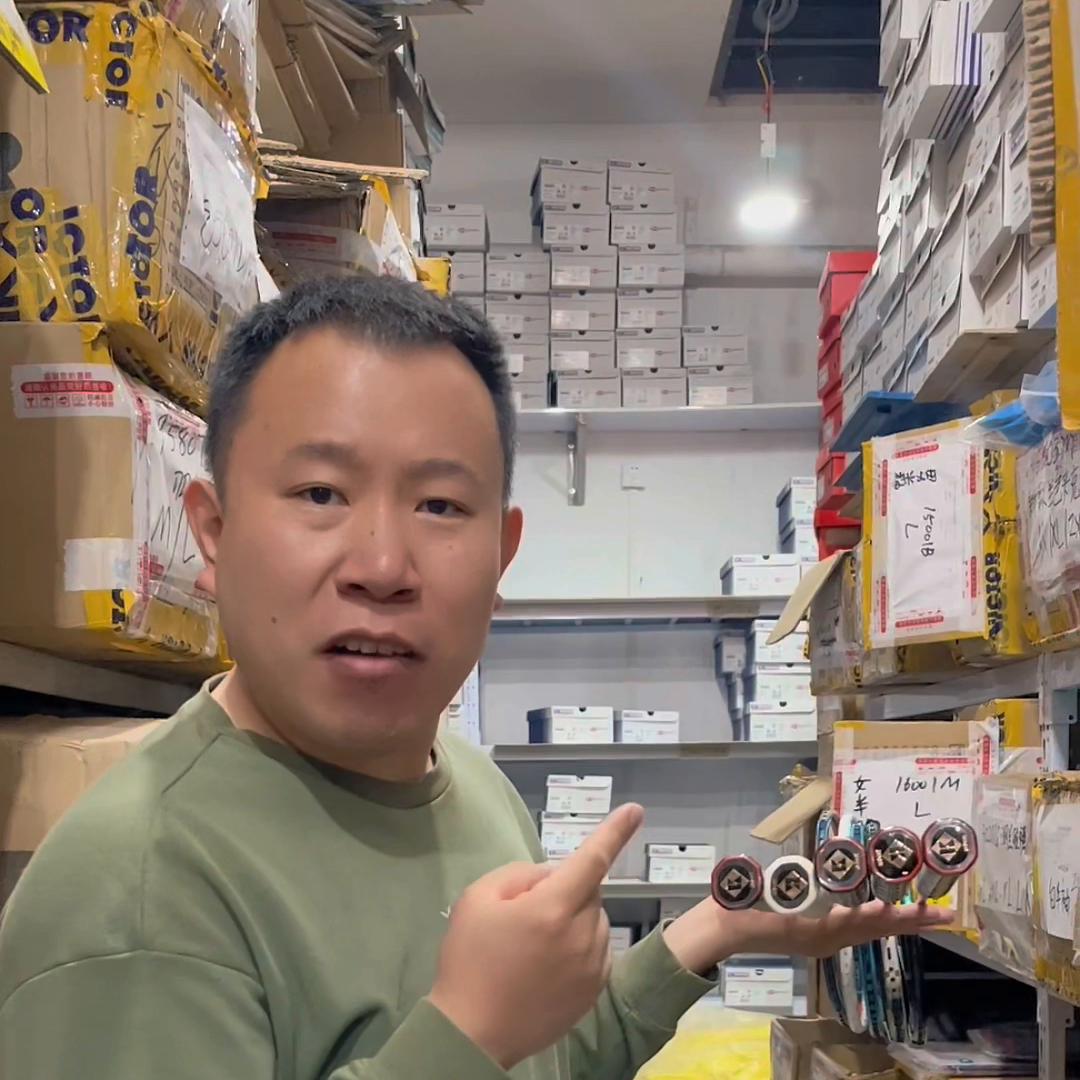 川崎和薰风谁家羽毛球拍好些,羽毛球胖虎中端拍推荐