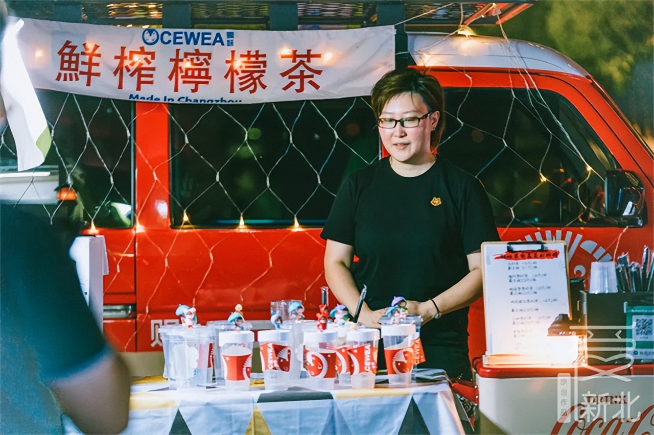 仲夏夜,逛“井井有条街·青年创业集市”,有生活有晚风也有故事……