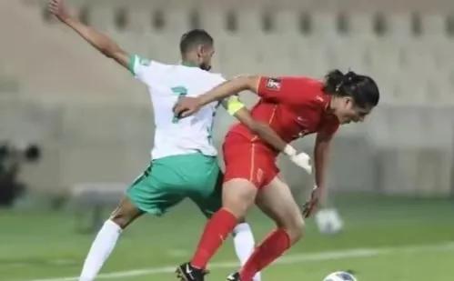 没输也窝心！换谁都不行，半场零射门，三脚必丢球，射正就是亡