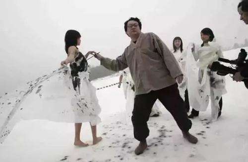 五小丑玩书法，你的地位并不能掩盖水平的不足