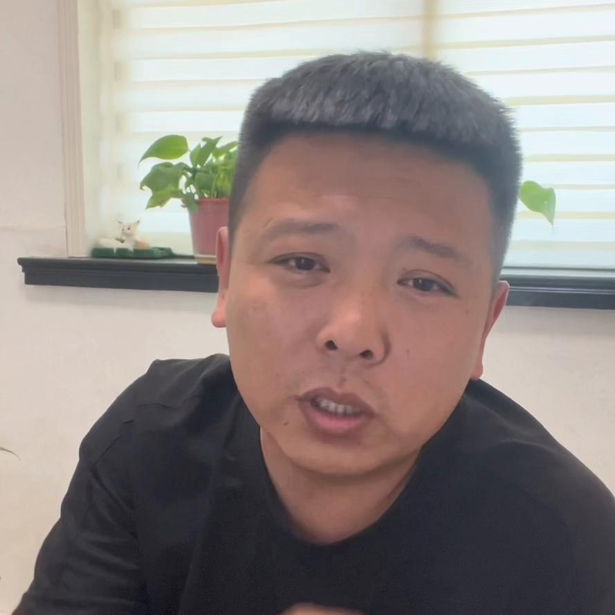 钓鱼是一项有益身心健康的运动,钓鱼是一项很艰辛又快乐的运动