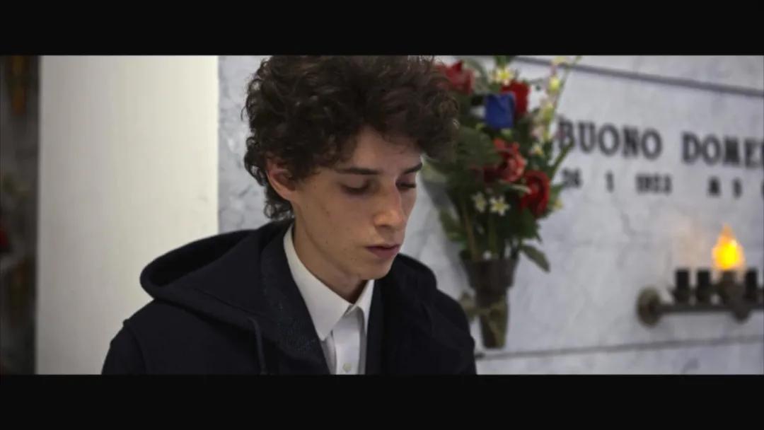 满屏美胸！三观震碎！意大利女人好敢