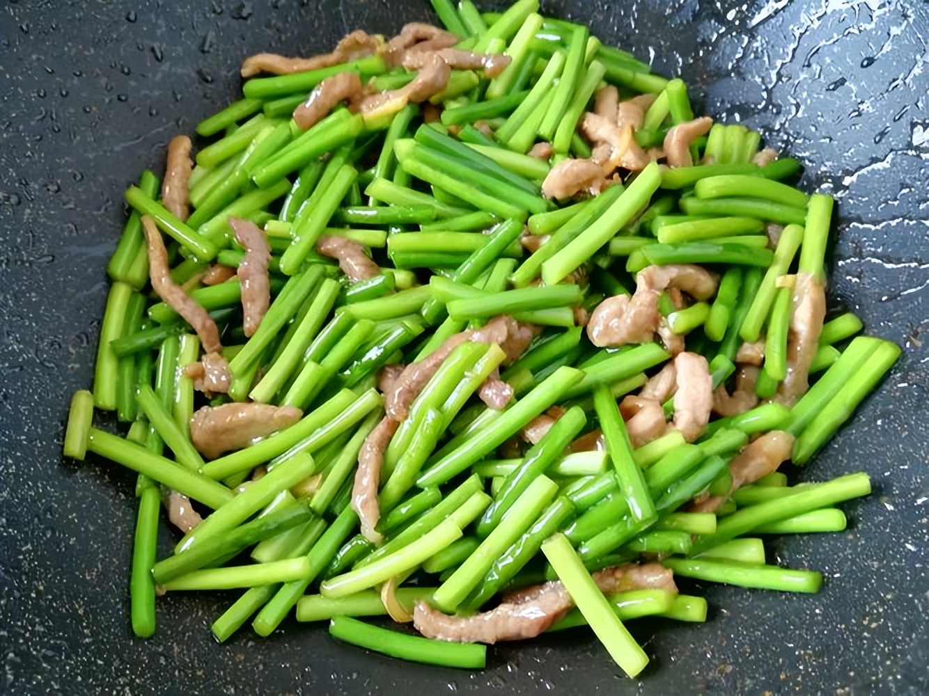 炒肉丝,要想肉丝不柴不腥,嫩滑如豆腐,大厨教你3招,别不知道