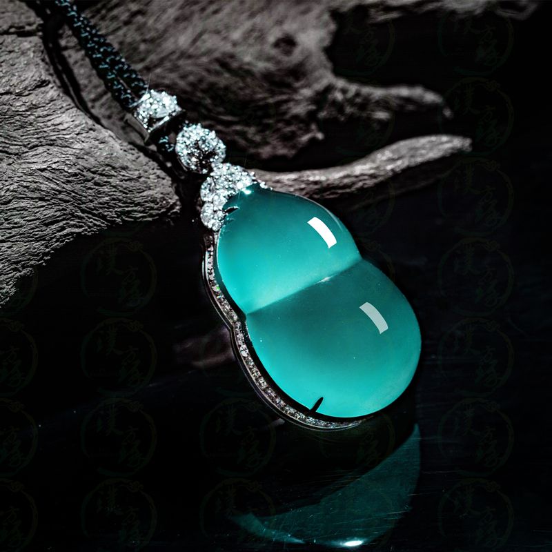 翡翠天空蓝的魅力,探寻翡翠和玉石