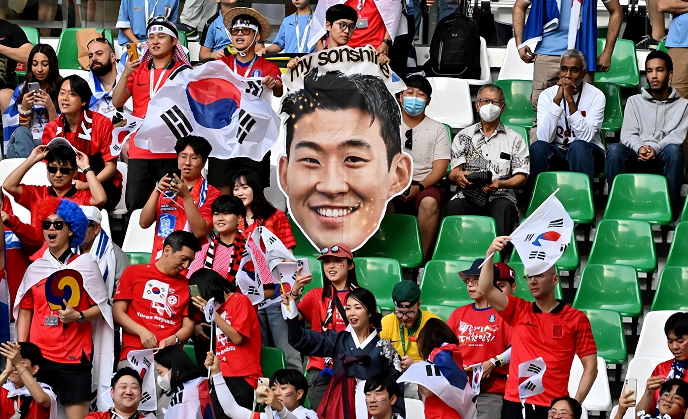 孙兴慜戴上队长袖标,韩国队孙兴慜比赛