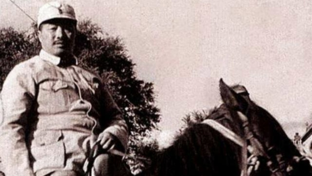 *德朱**位列十大元帅之首，授衔编号却是004号，那001号是谁？