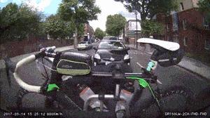 隔壁的单亲妈妈来我家借跑步机,但是为什么她还穿高跟鞋?: