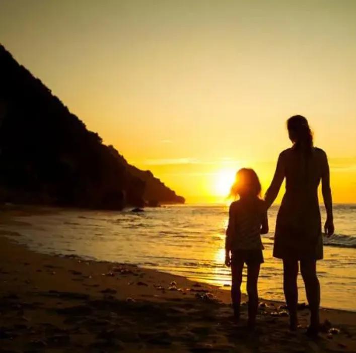 三岁的女儿，突然提出要上大学，我们该怎么办？