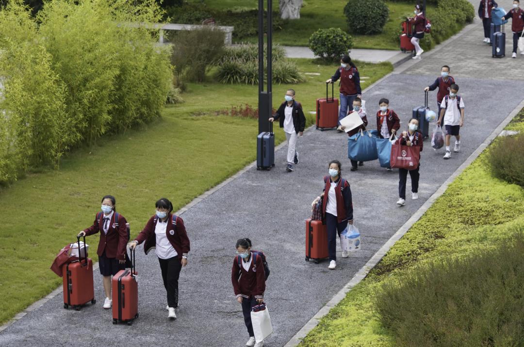 再见了，小盆友——9月19日成都家长成功“解除居家”……