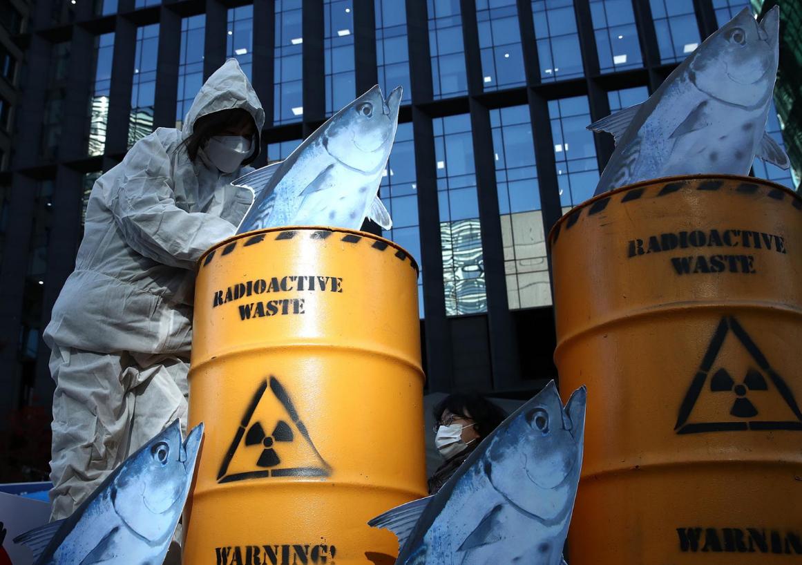 日本球迷“捡垃圾”值得学习？有小礼而无大义，内心虚伪爱演戏