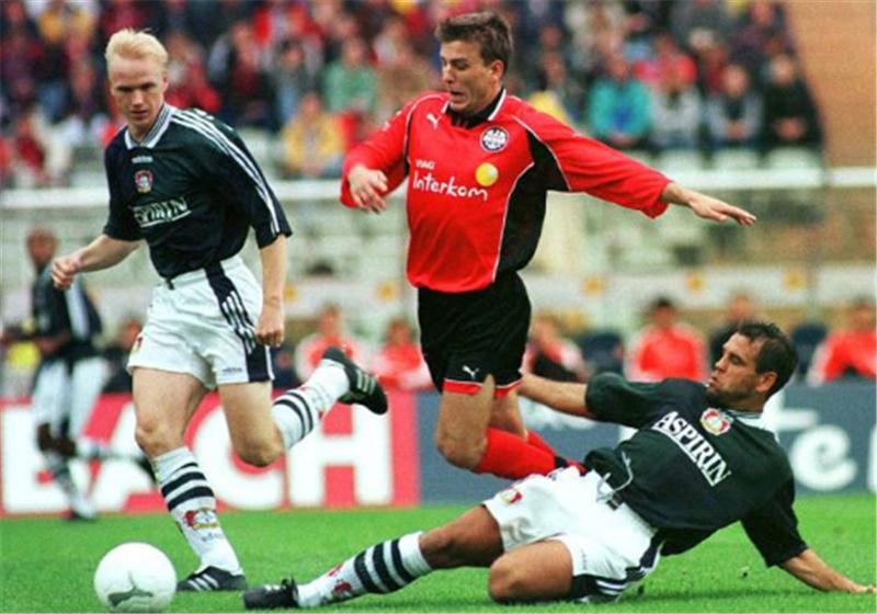 承诺不去拜仁，拒绝巴萨尤文，德国多面手被忠诚耽误，退役时零冠