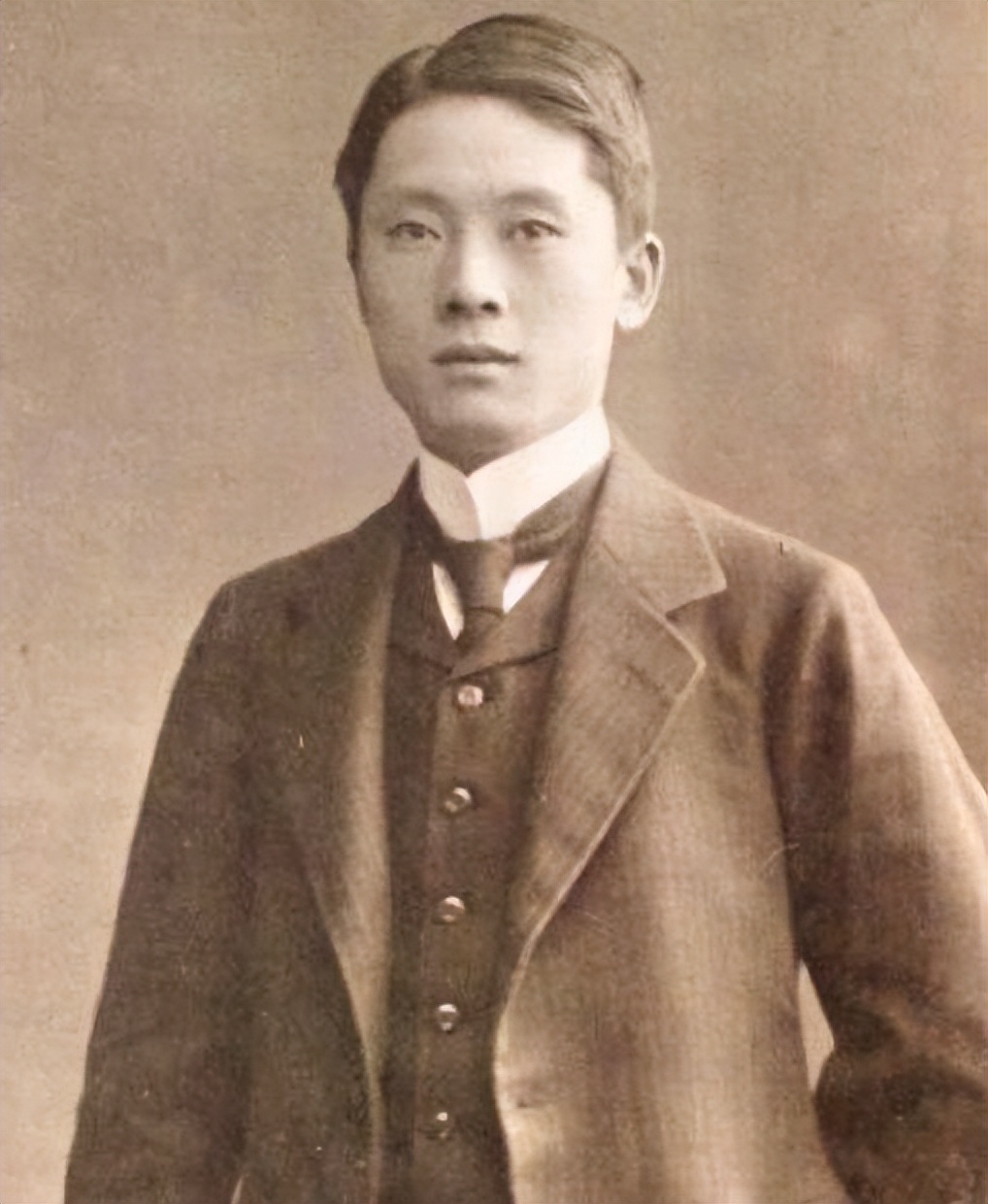 日本女护士嫁给中国将军64年，生下歌唱家女儿，女婿如今家喻户晓