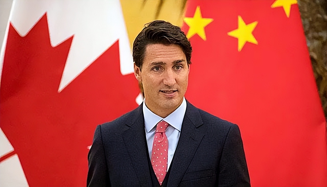 19年加拿大巨轮被堵厦门外海，损失十多亿美元，加总理尝到了苦果