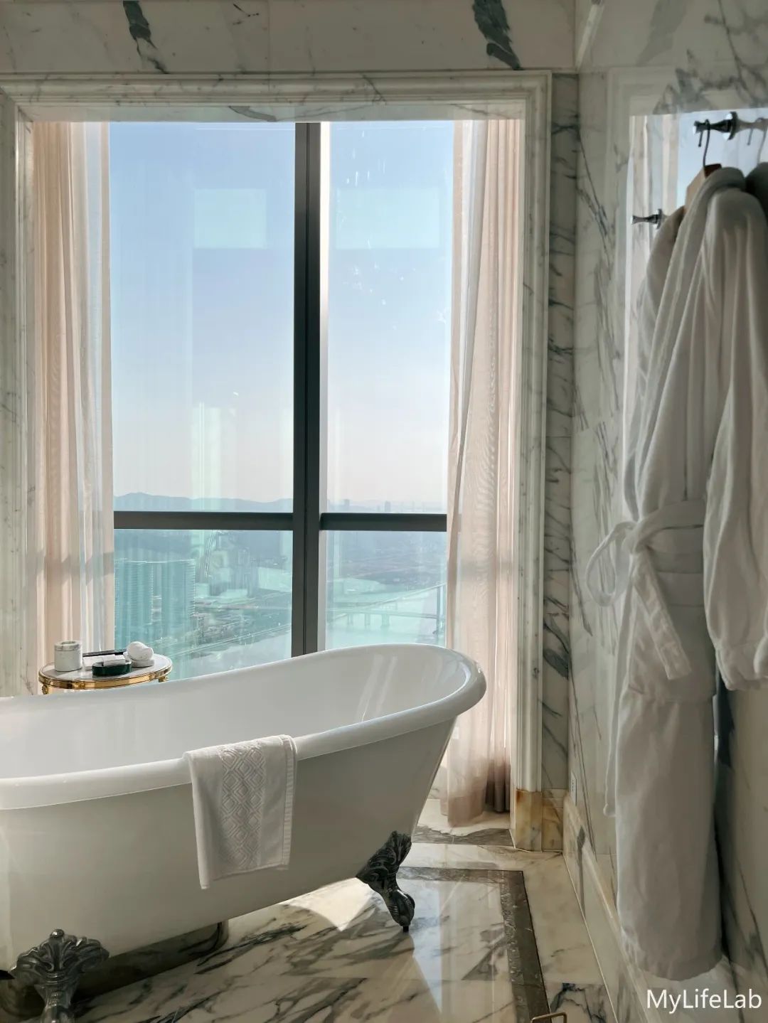 在3000+一晚的酒店吃泡面，澳门半日游耗尽电量...这个春节不一般