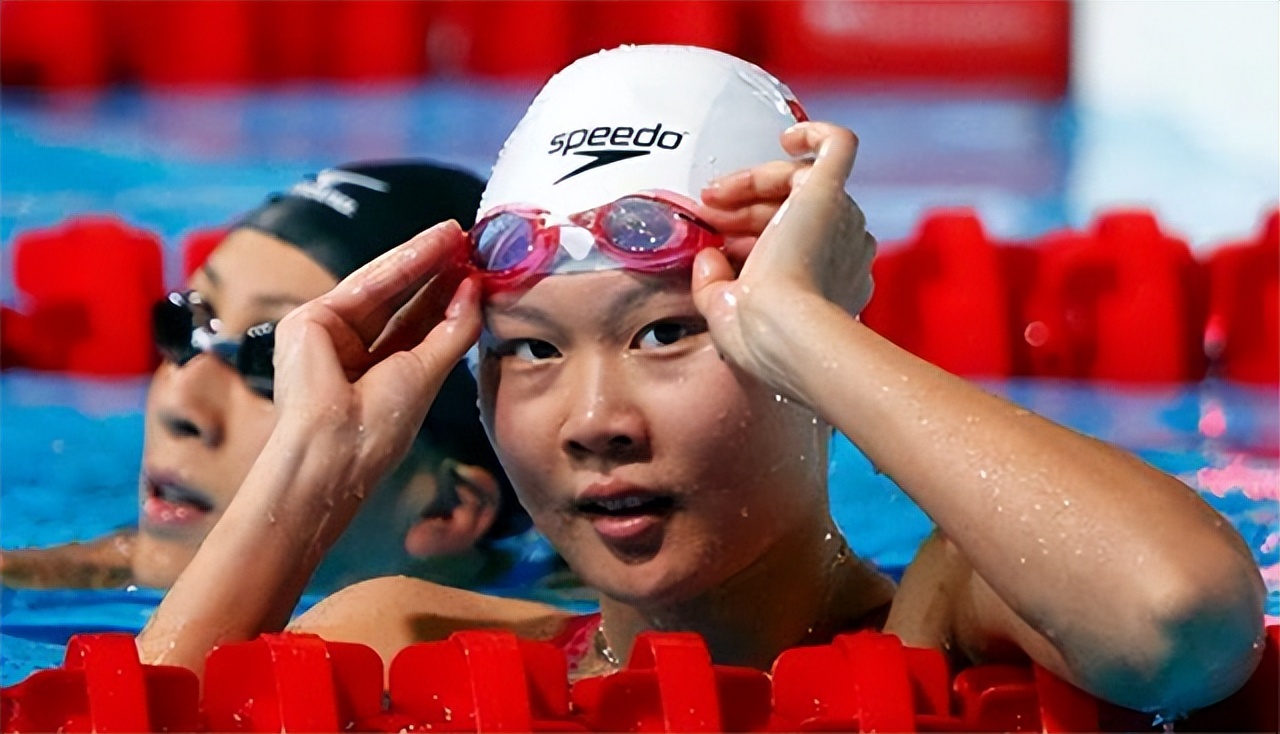 女运动员赛场上痛苦哭,女运动员痛苦哭