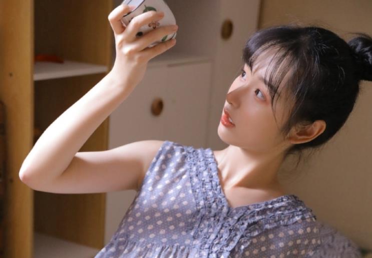 怎么知道喜欢的女生喜不喜欢自己,喜欢一个人怎么知道她喜不喜欢我