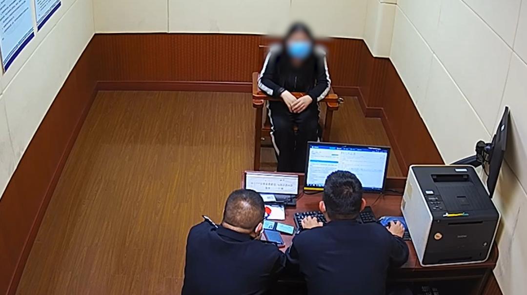 不守法律红线，女子购买“*证假**”炫耀，结果......