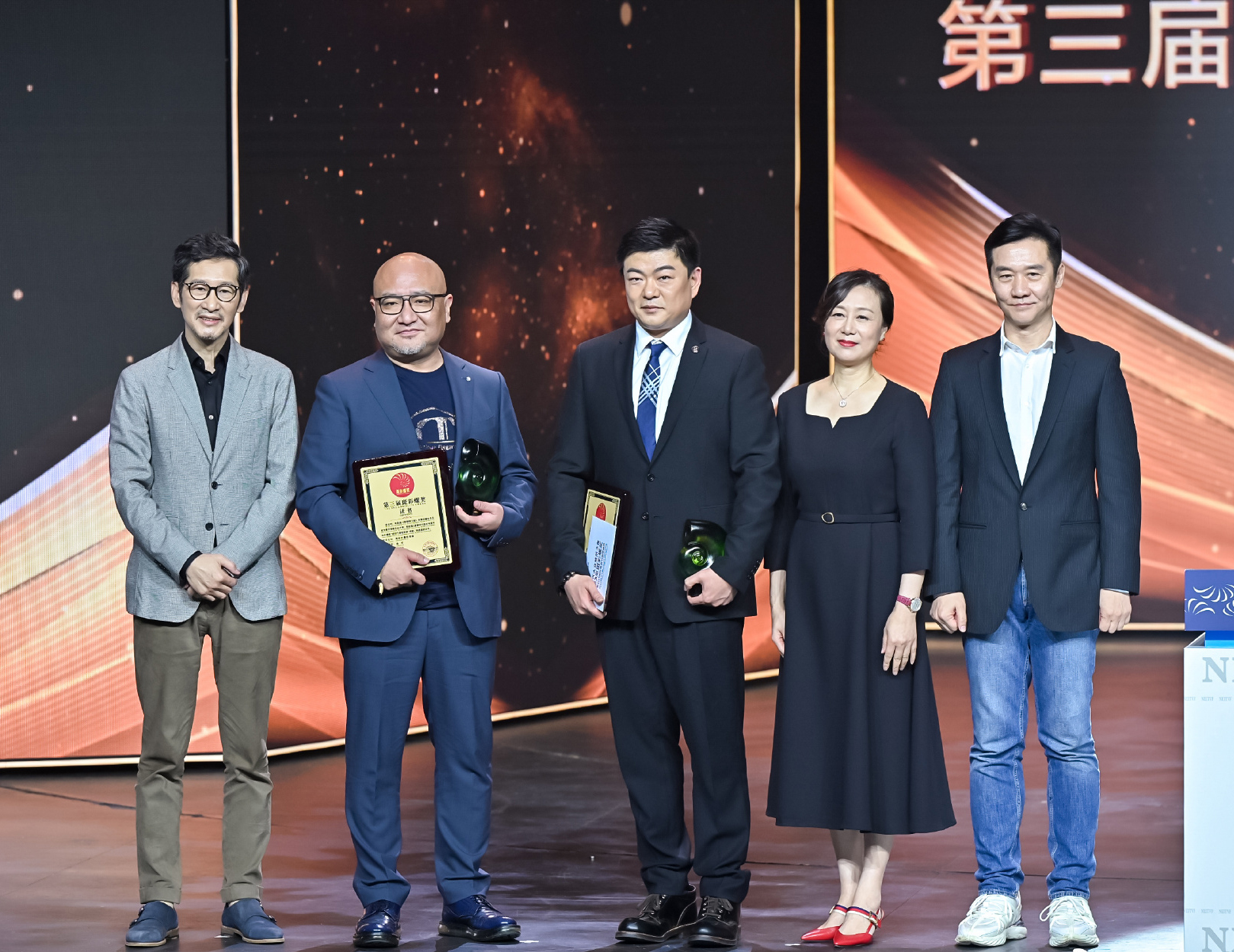 60岁吴玉芳自然老去,吴玉芳穿搭