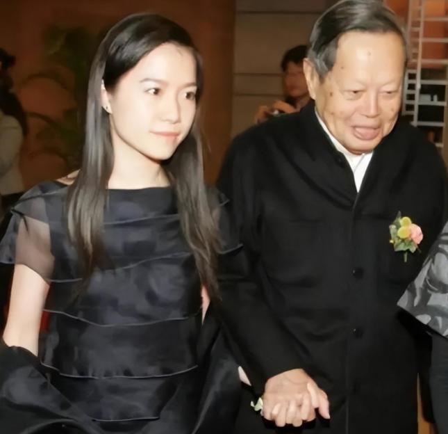 杨振宁跟翁帆分手了吗,杨振宁和翁帆之间真的有爱情吗