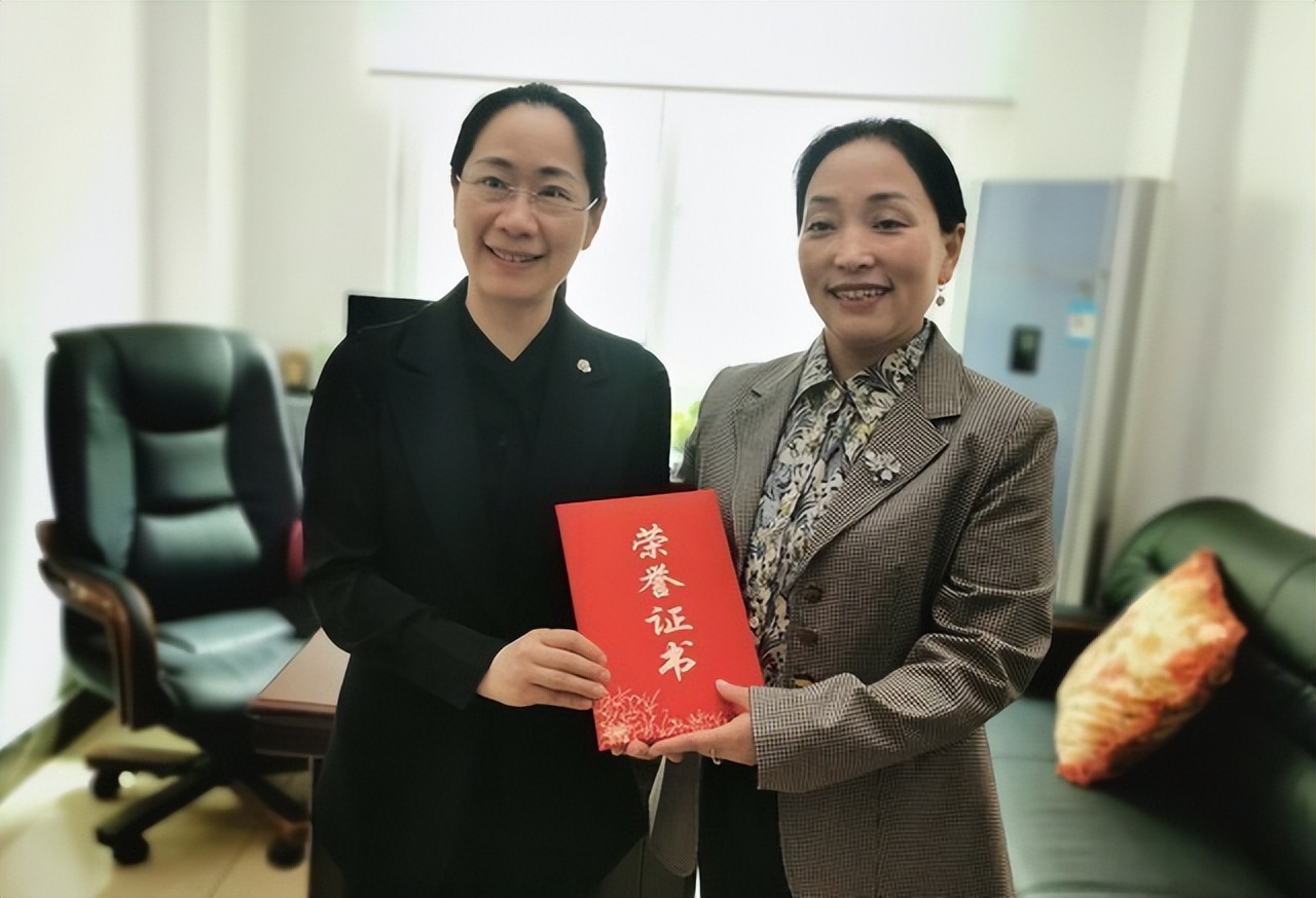 金东巾帼“靓”丹巴——记浙江援川干部,四川省三八红旗手,丹巴县委常委、副县长叶悠霞