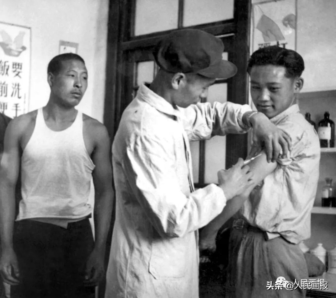 危急时刻他们筑牢生命屏障,守护群众安全他们冲在抗洪一线