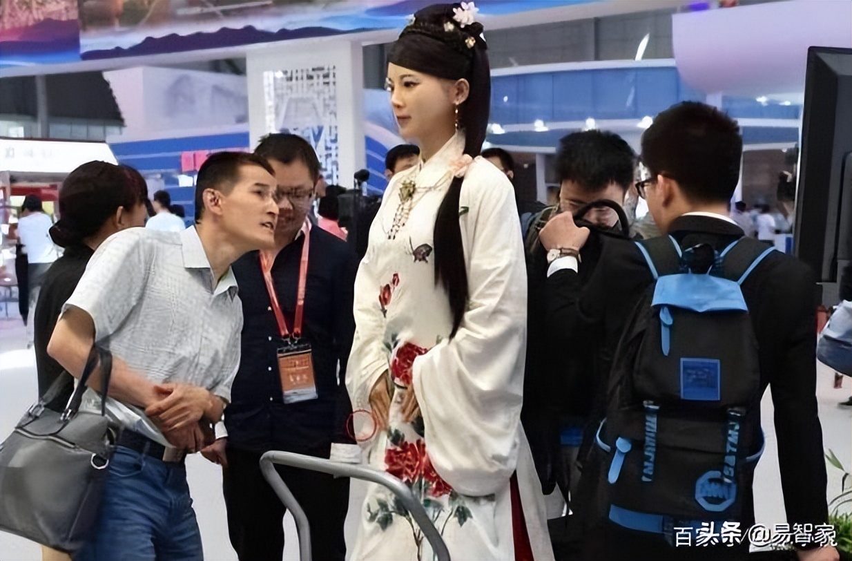 女性机器人发展,女性机器人风靡全球