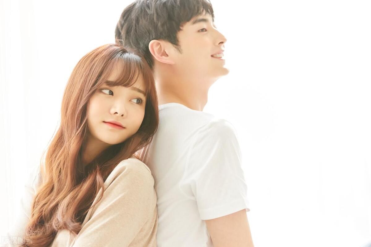 班主任幽默介绍科任老师,班主任趣味介绍自己搞笑模板