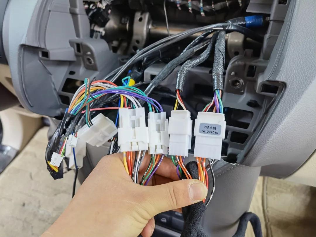 一开口就征服了我的耳朵，丰田霸道无损升级丹麦丹拿232音响