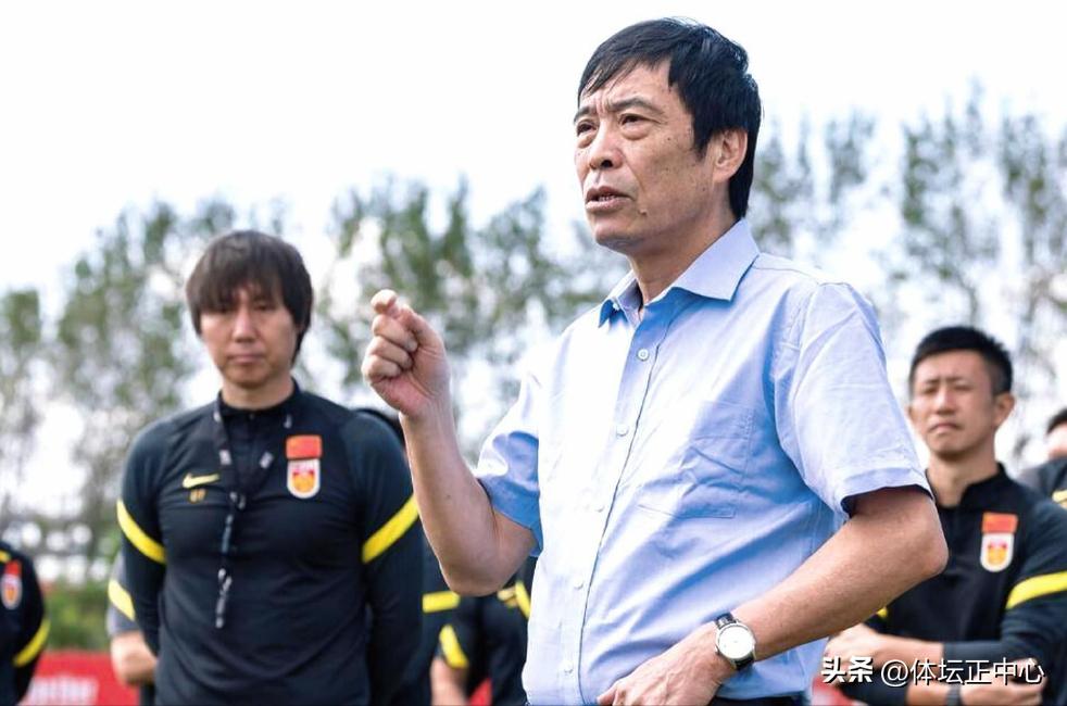 国足教练李霄鹏工资,国足主帅工资