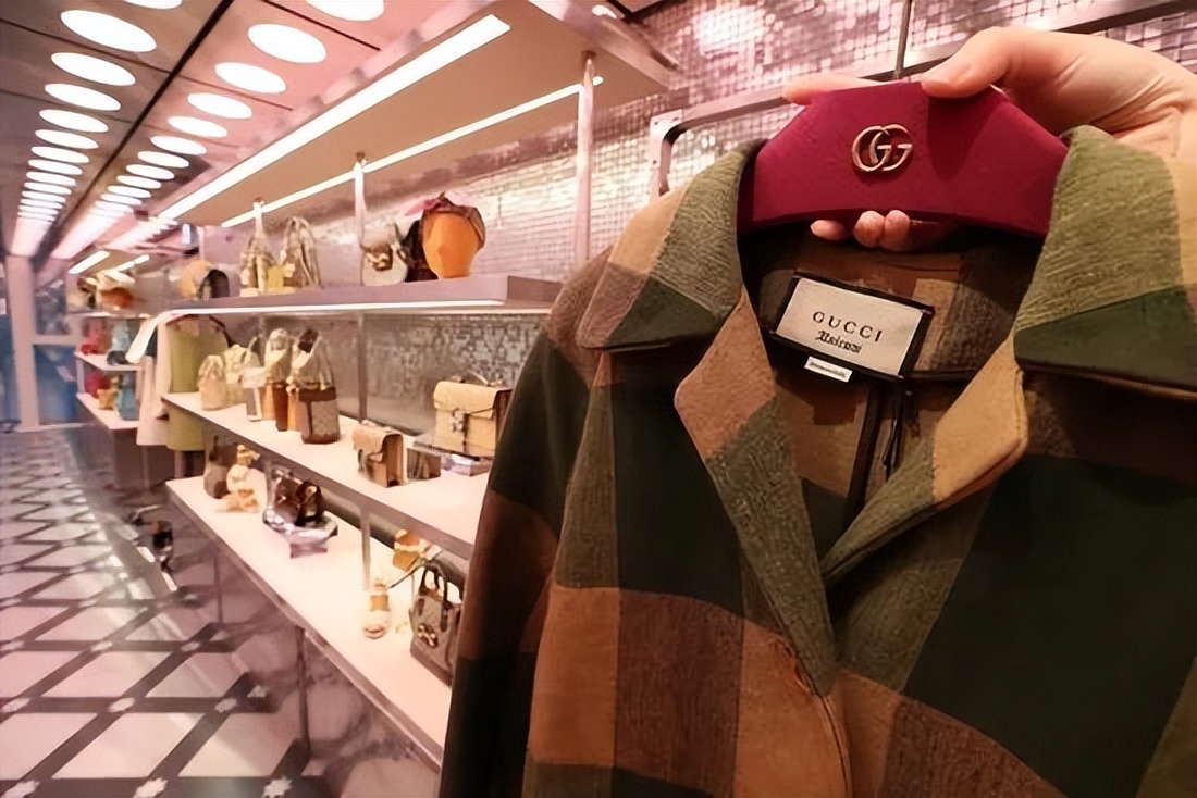 不买房不养娃，却疯狂买包：韩国年轻人怎么了？