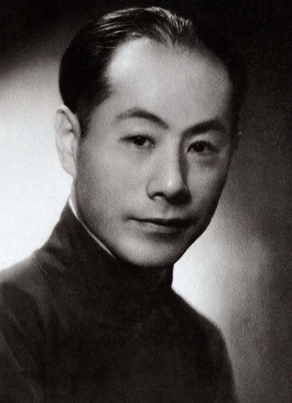 毛*东泽**参加陈毅追悼会，看到角落里的挽联后，激动询问：作者在哪