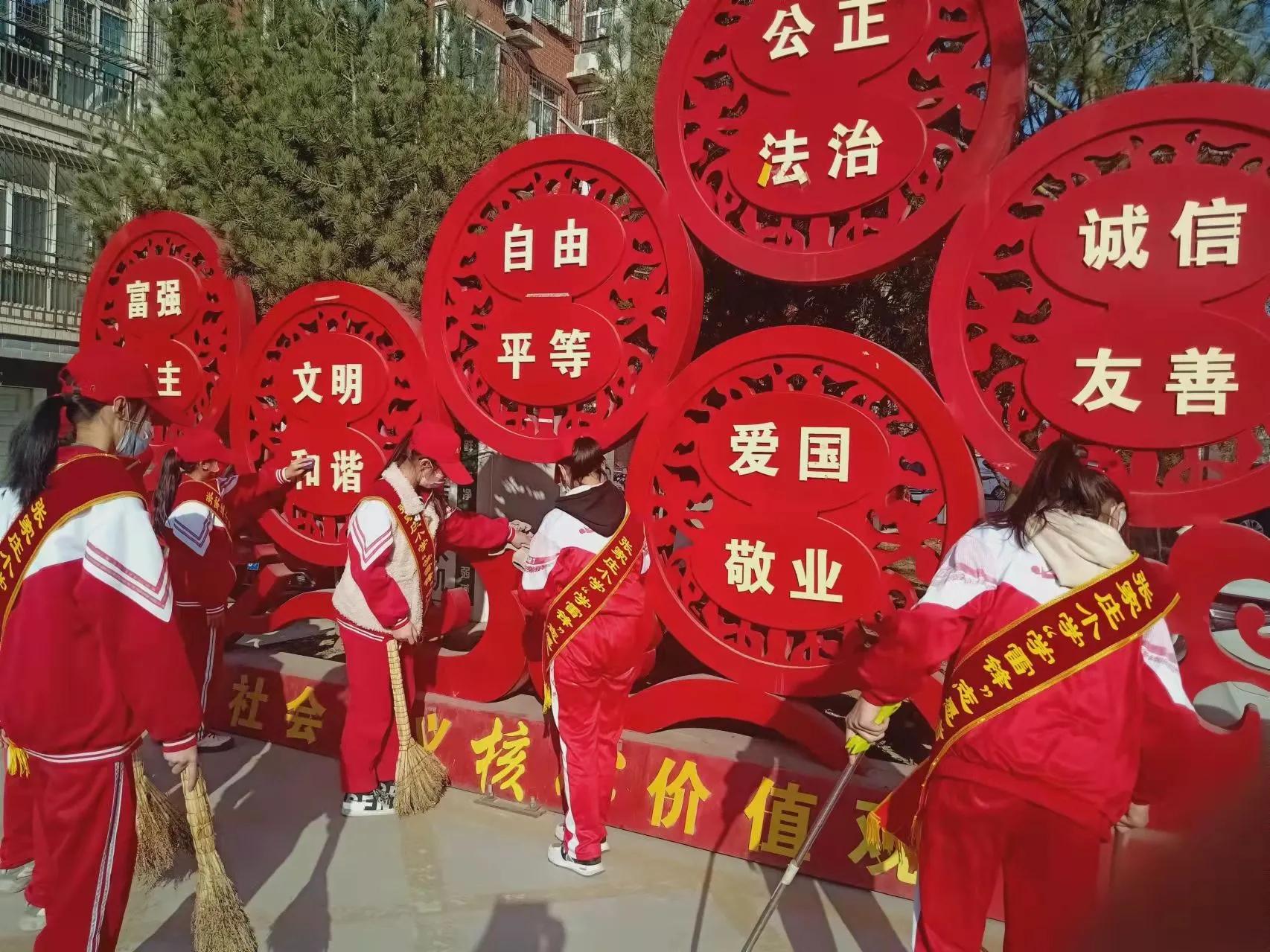 小学学雷锋树新风黑板报,南漳张营小学学雷锋活动掀起高潮