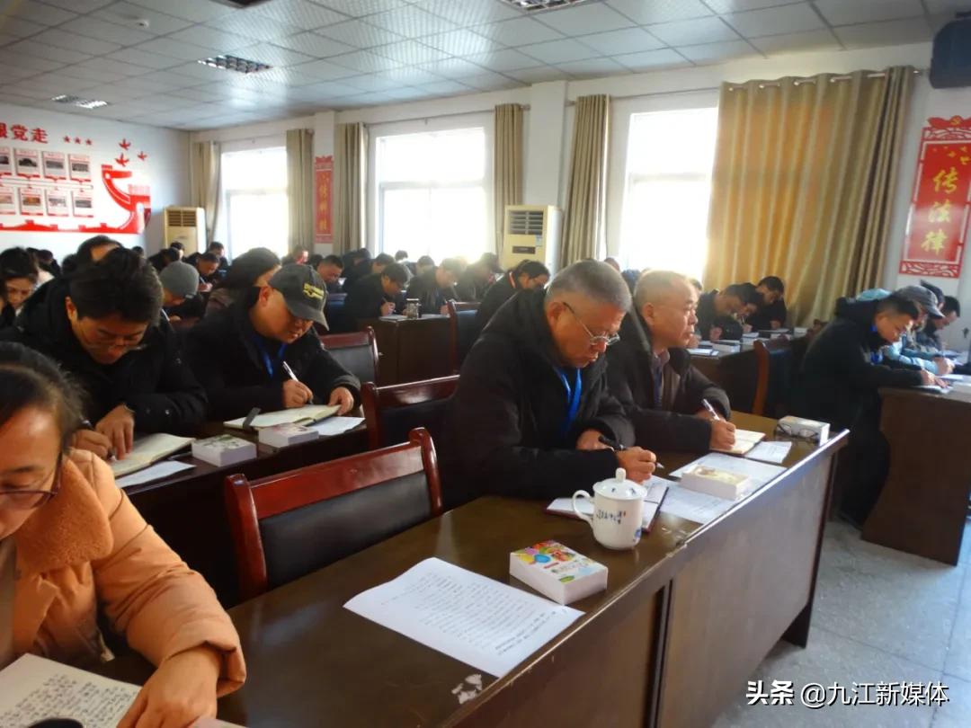 十九届六中全会精神走进青春宣讲,县长宣讲党的十九届六中全会精神