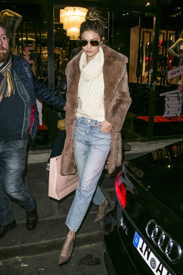 时尚女士不臃肿羽绒服,冬季女生羽绒大衣长款穿搭