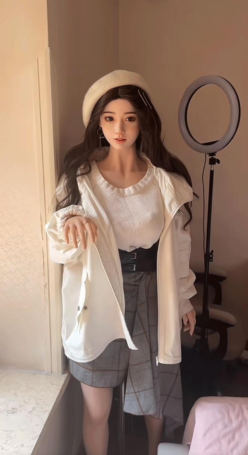 *欲情**实录：啪硅胶娃娃“到底”有多爽？